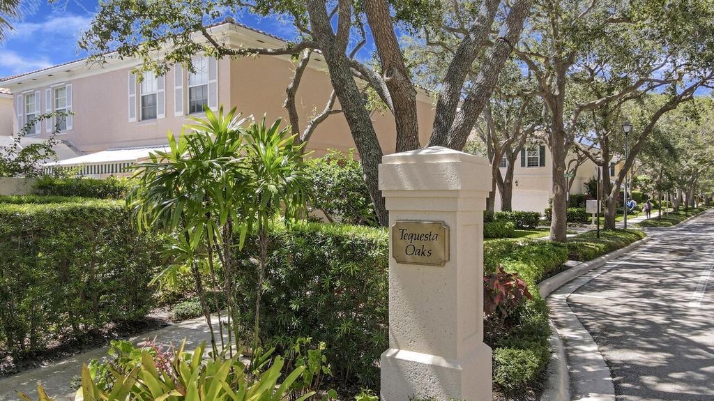 Photo of 32 Laurel Oaks Circle, Tequesta, FL 33469 (MLS # R10931701)