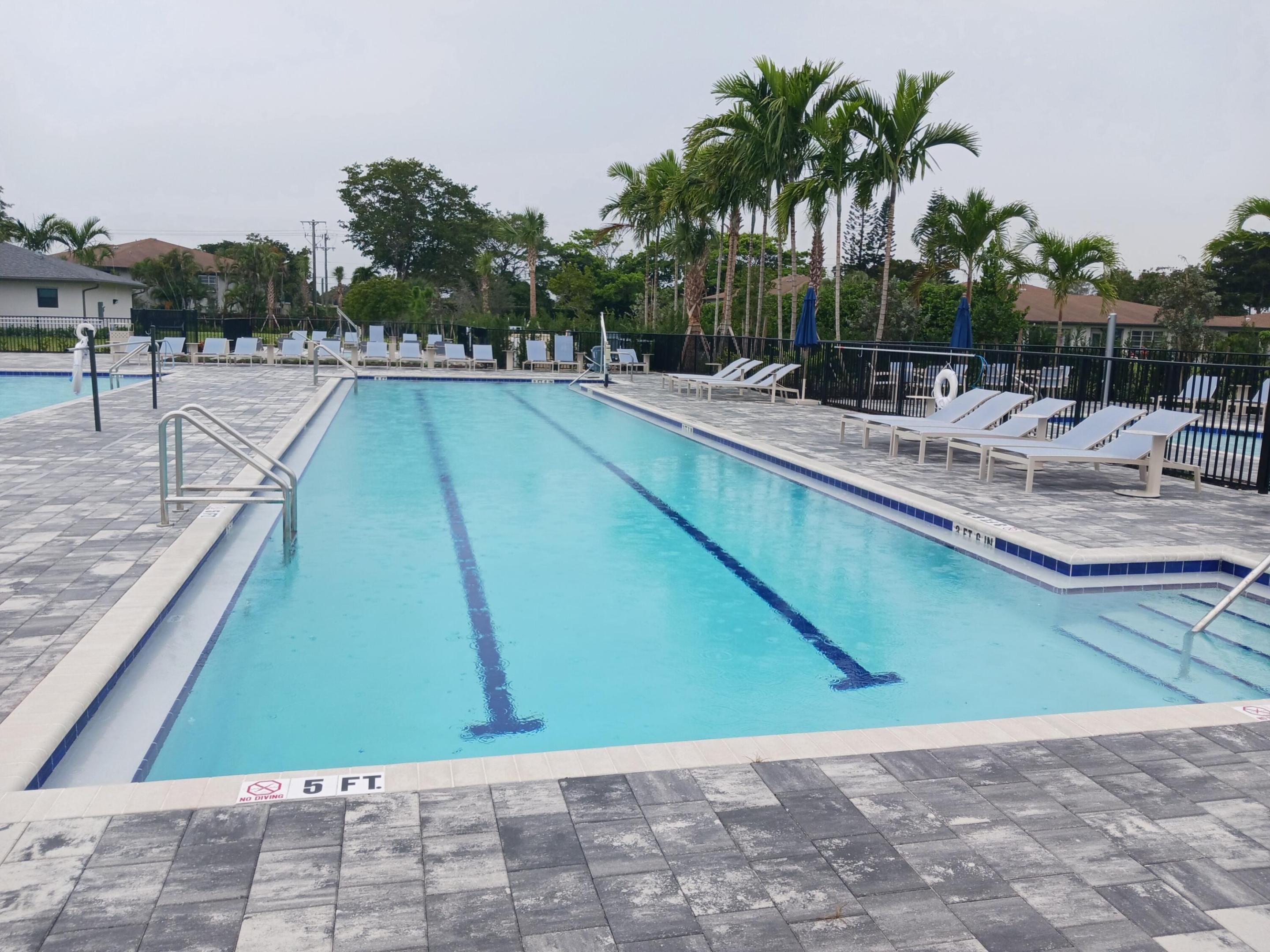 PALM GREENS AT VILLA DEL RAY CONDO II - Residential