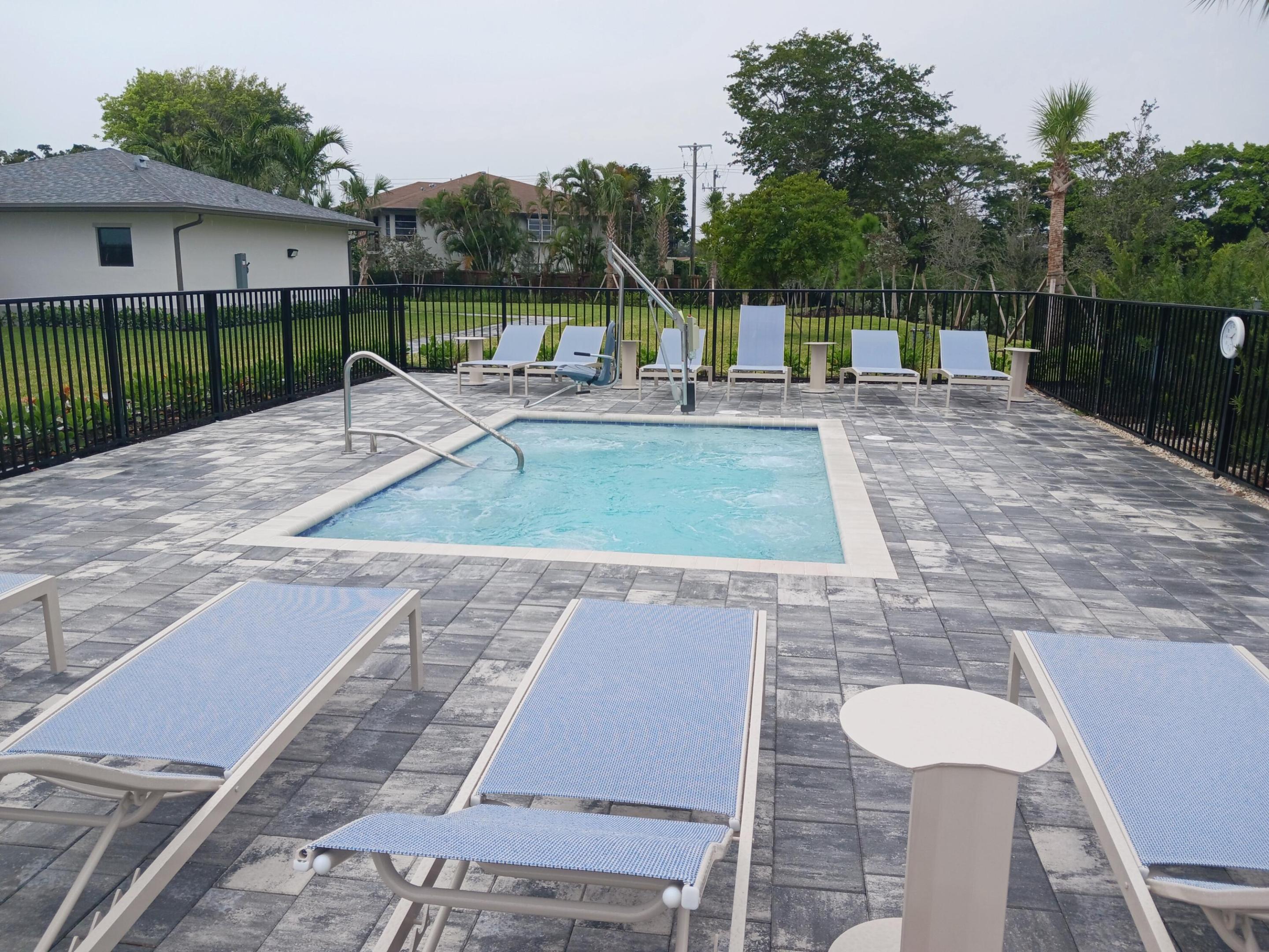 PALM GREENS AT VILLA DEL RAY CONDO II - Residential