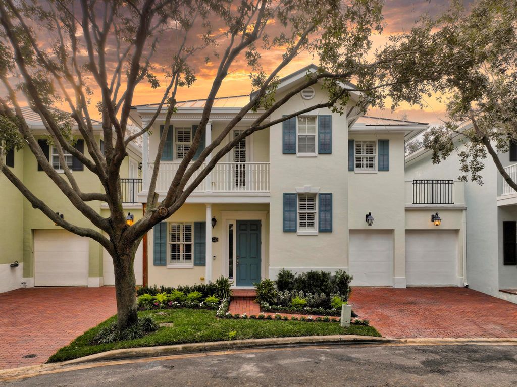 Photo of 1030 W Heritage Club Circle, Delray Beach, FL 33483 (MLS # R11138773)