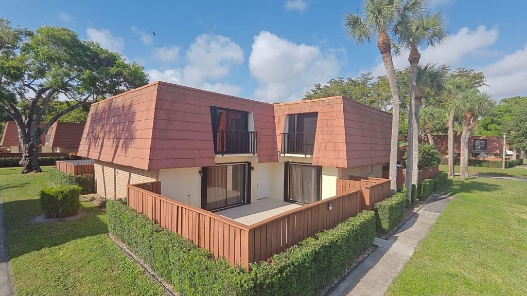 Photo of 306 Buttonwood Lane #306, Boynton Beach, FL 33436 (MLS # F10492836)