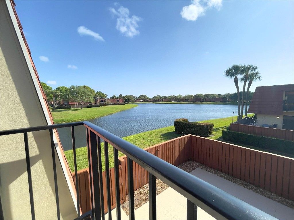 Photo of 306 Buttonwood Lane #306, Boynton Beach, FL 33436 (MLS # F10492836)