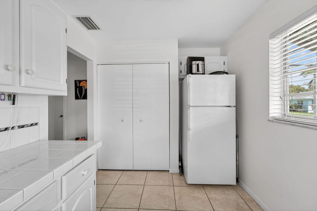 COUNTRY MANORS CONDO - Residential