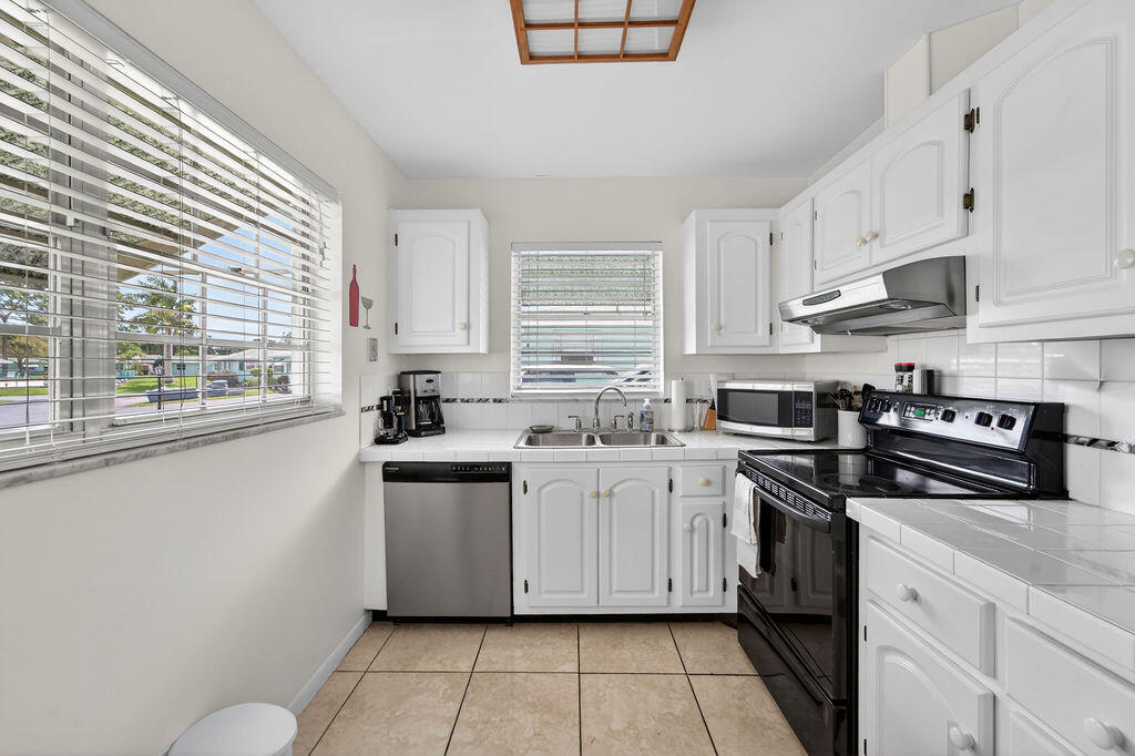 COUNTRY MANORS CONDO - Residential