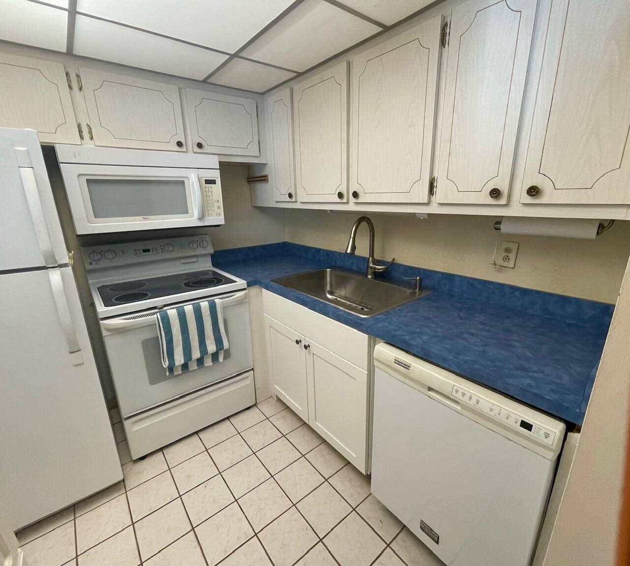 340 W Horizons 208