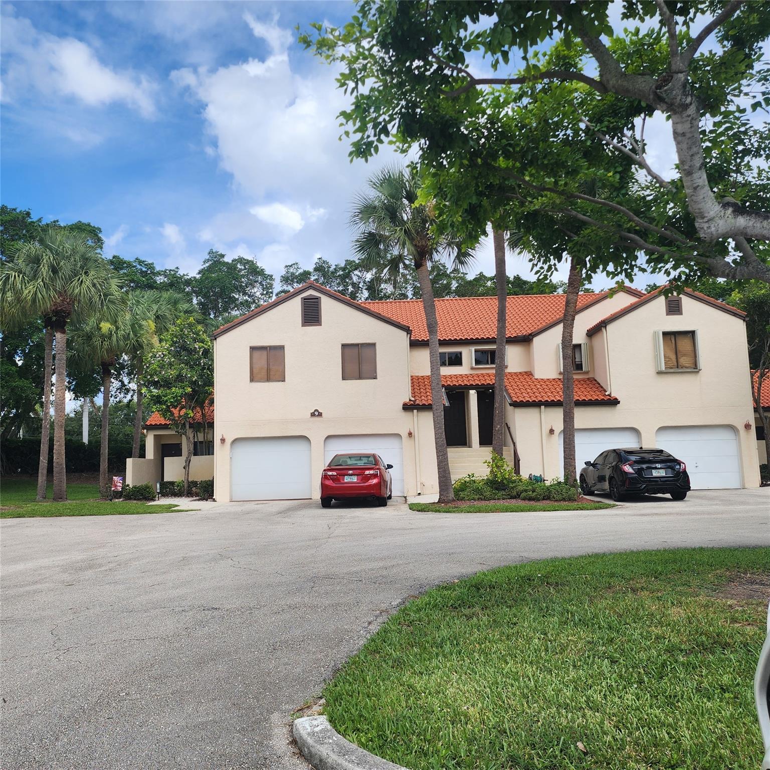 Spacious 3/2 townhouse with 1 car garage in the quiet gated community of Dos Lagos , living area on the 2nd floor with vaulted ceilings , screen porch . Kitchen has granite counter and stainless steel appliances. Bathrooms remodel . Full size washer and dryer. Garage is spacious with extra room for storage. Conveniently located close to the I95 , Turnpike , shoppings , mall and restaurants, Seller will contribute 3% towards buyers closings cost.