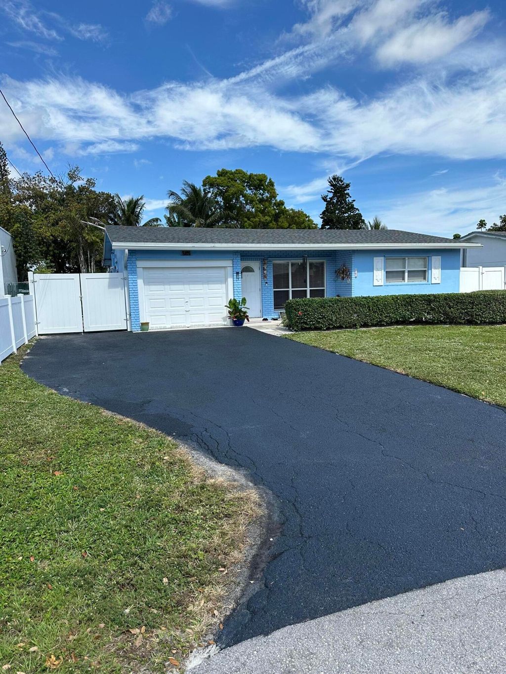 Photo of 821 NW 33rd Street, Oakland Park, FL 33309 (MLS # B26017715)