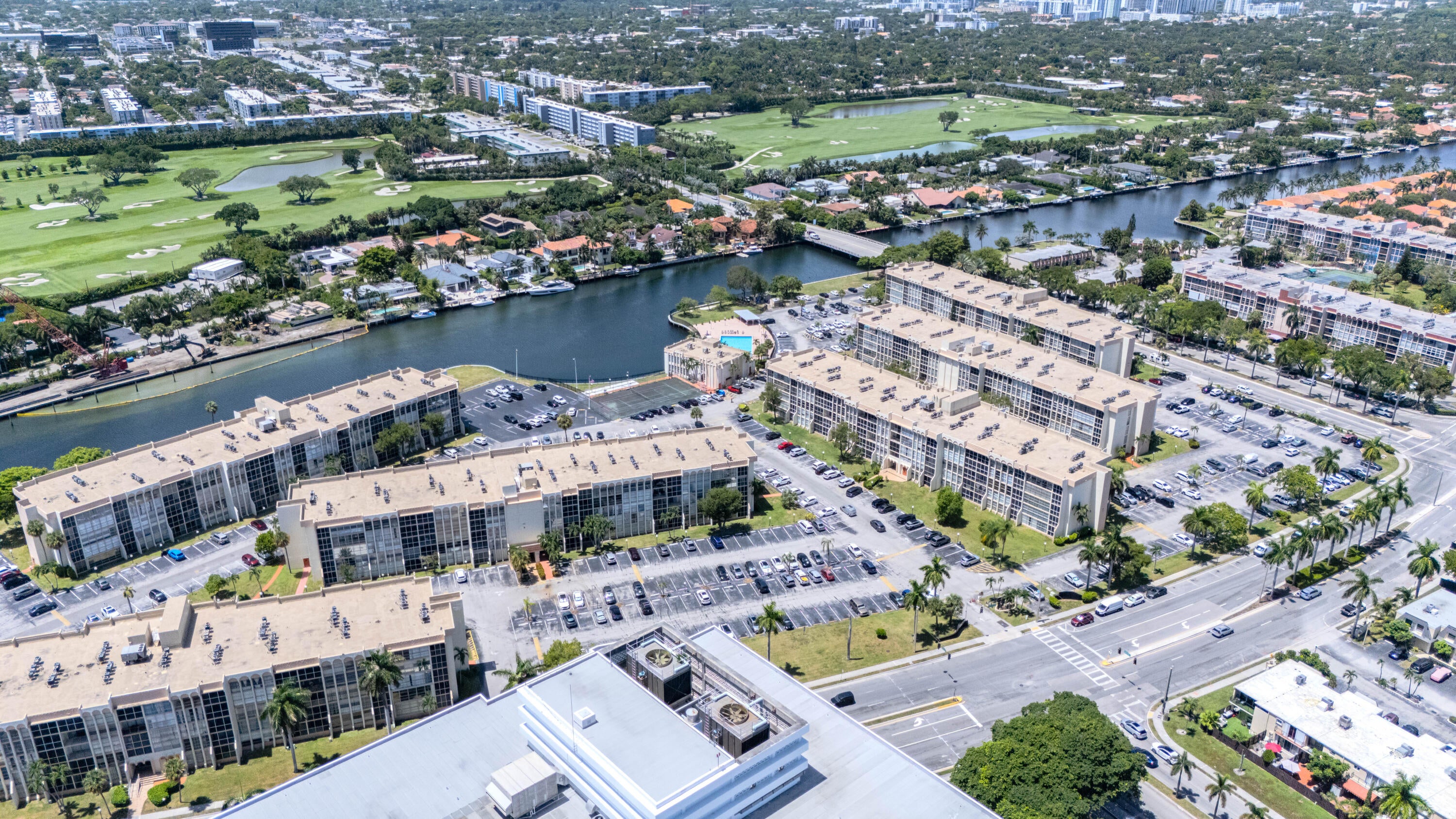 801 THREE ISLANDS Boulevard 303