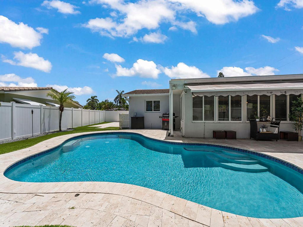 Photo of 801 SE 14th Street, Deerfield Beach, FL 33441 (MLS # B26004283)