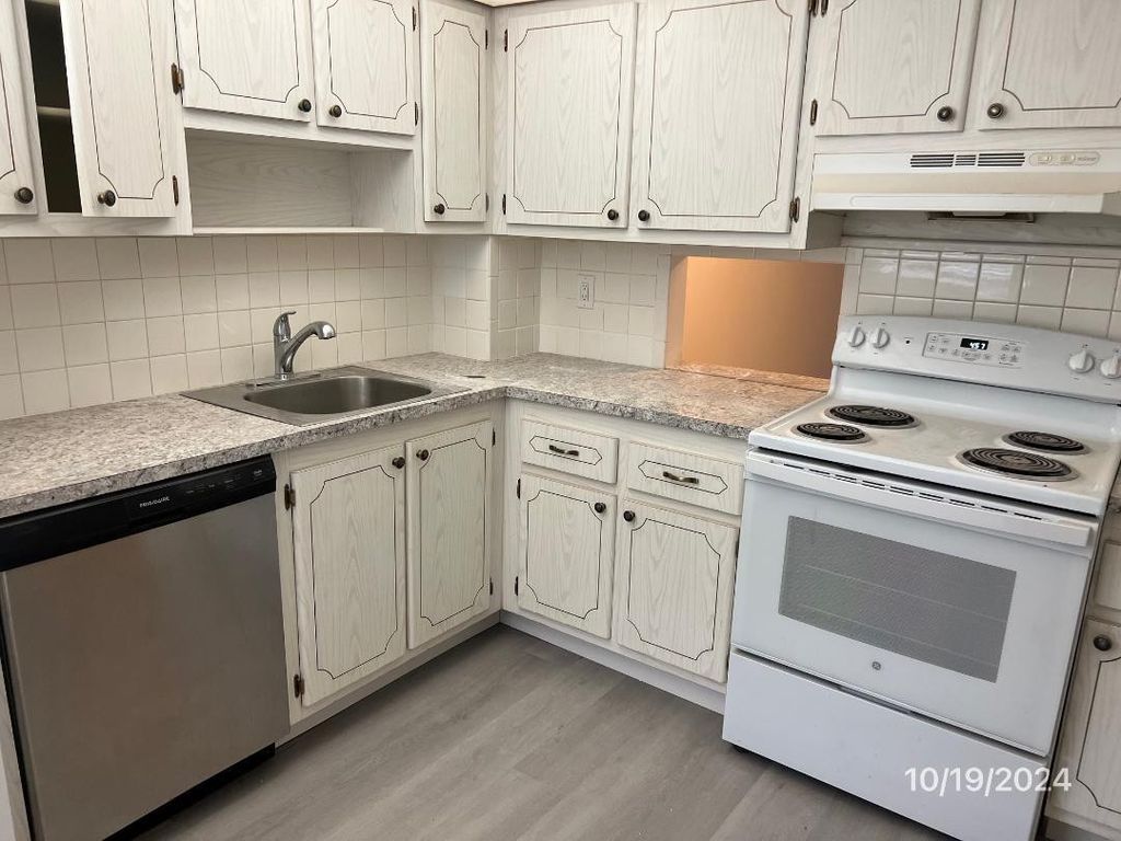 Photo of 201 Berkley Road, Hollywood, FL 33024 (MLS # B26020927)