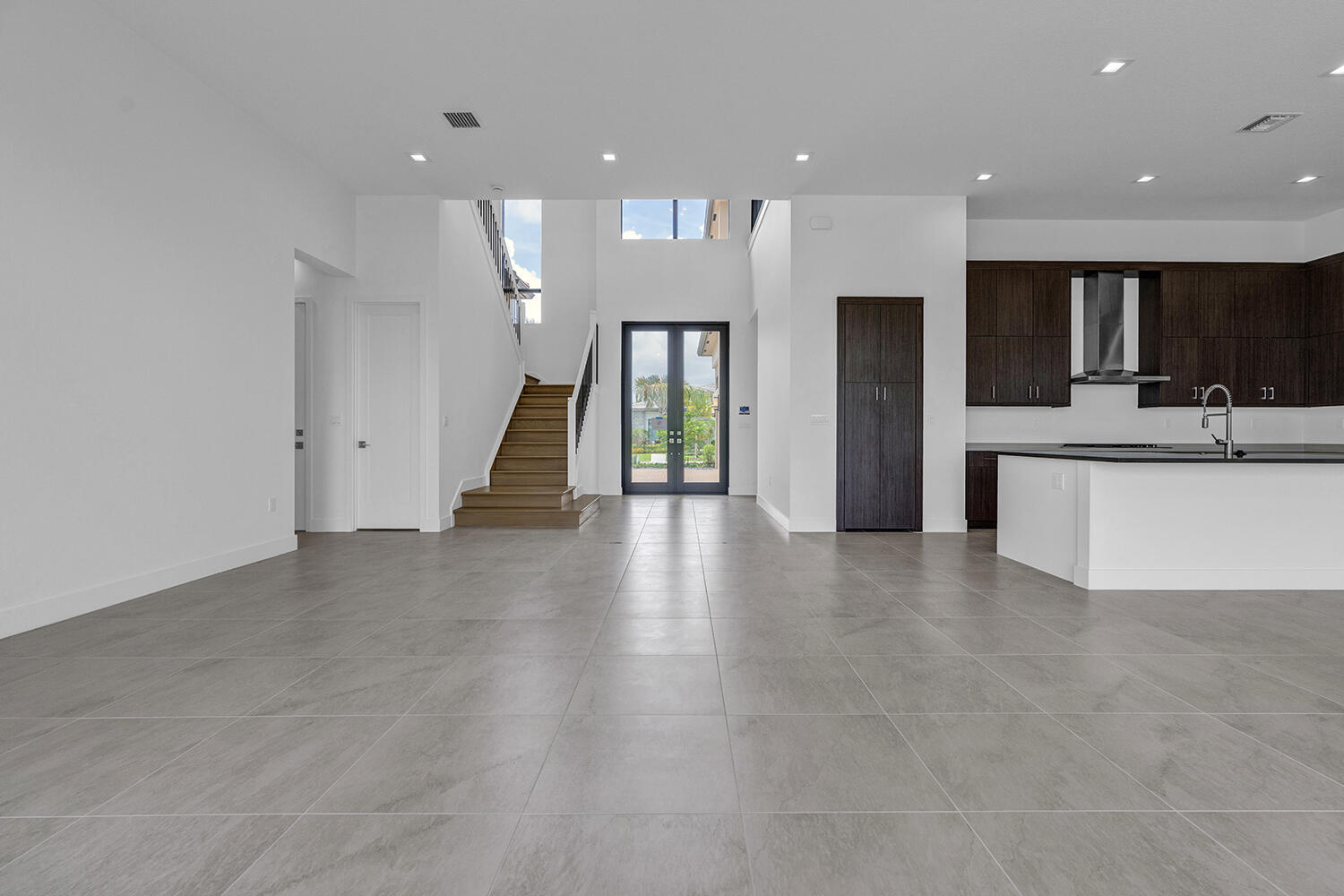 View photos, virtual tours, details... 9523 Riverside Park Drive