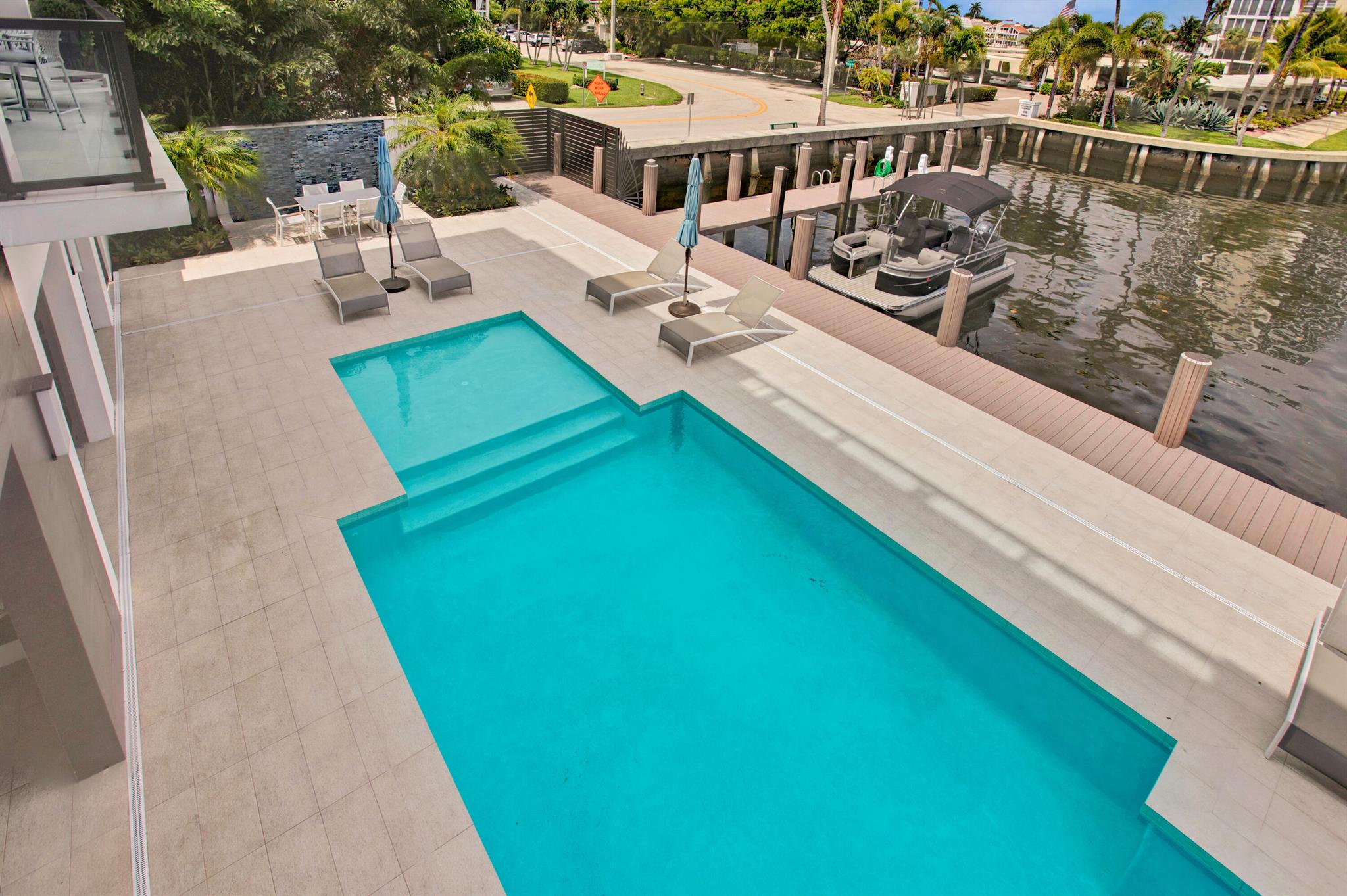 COVE 4 CONDO - Residential