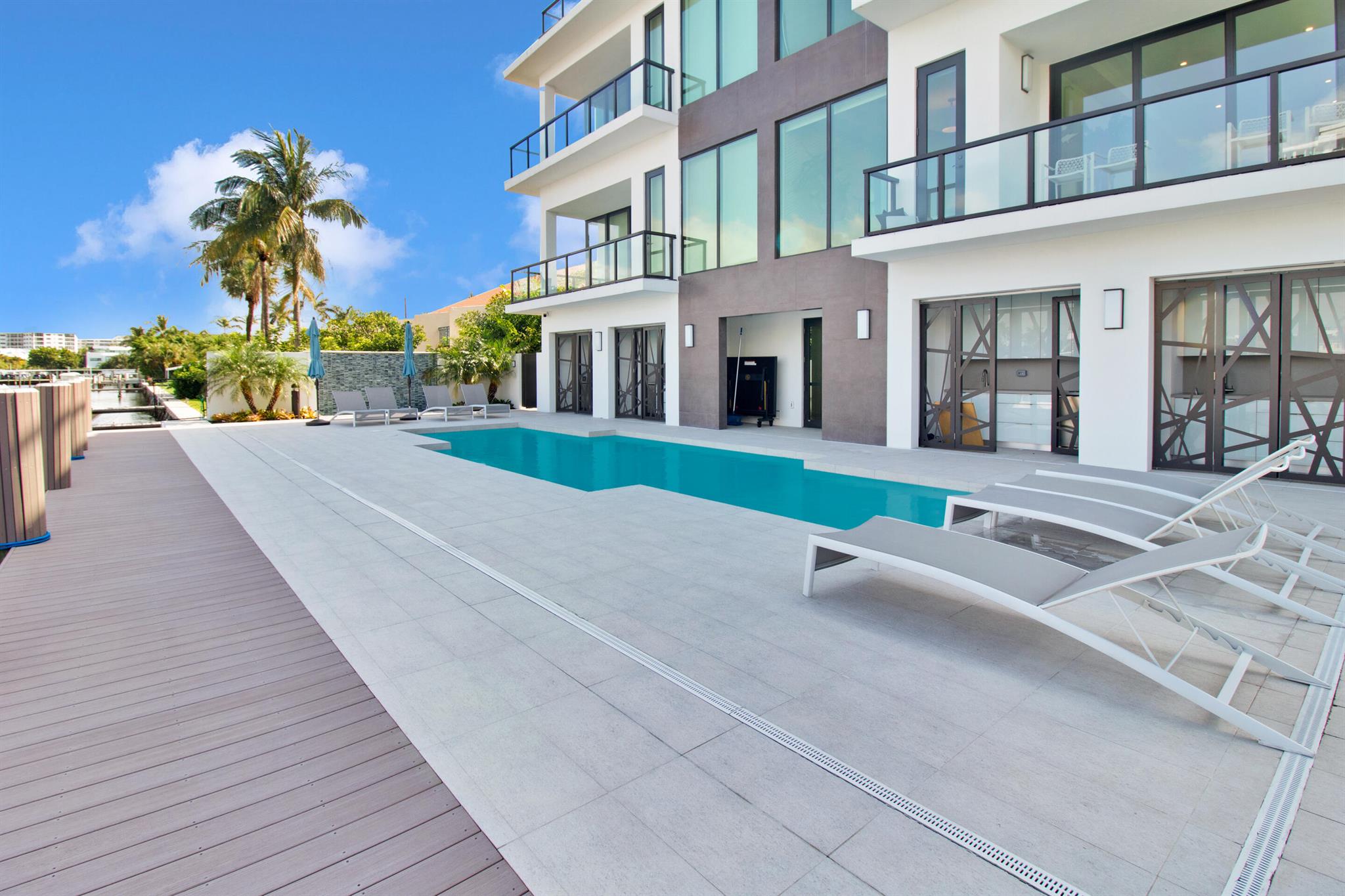 COVE 4 CONDO - Residential