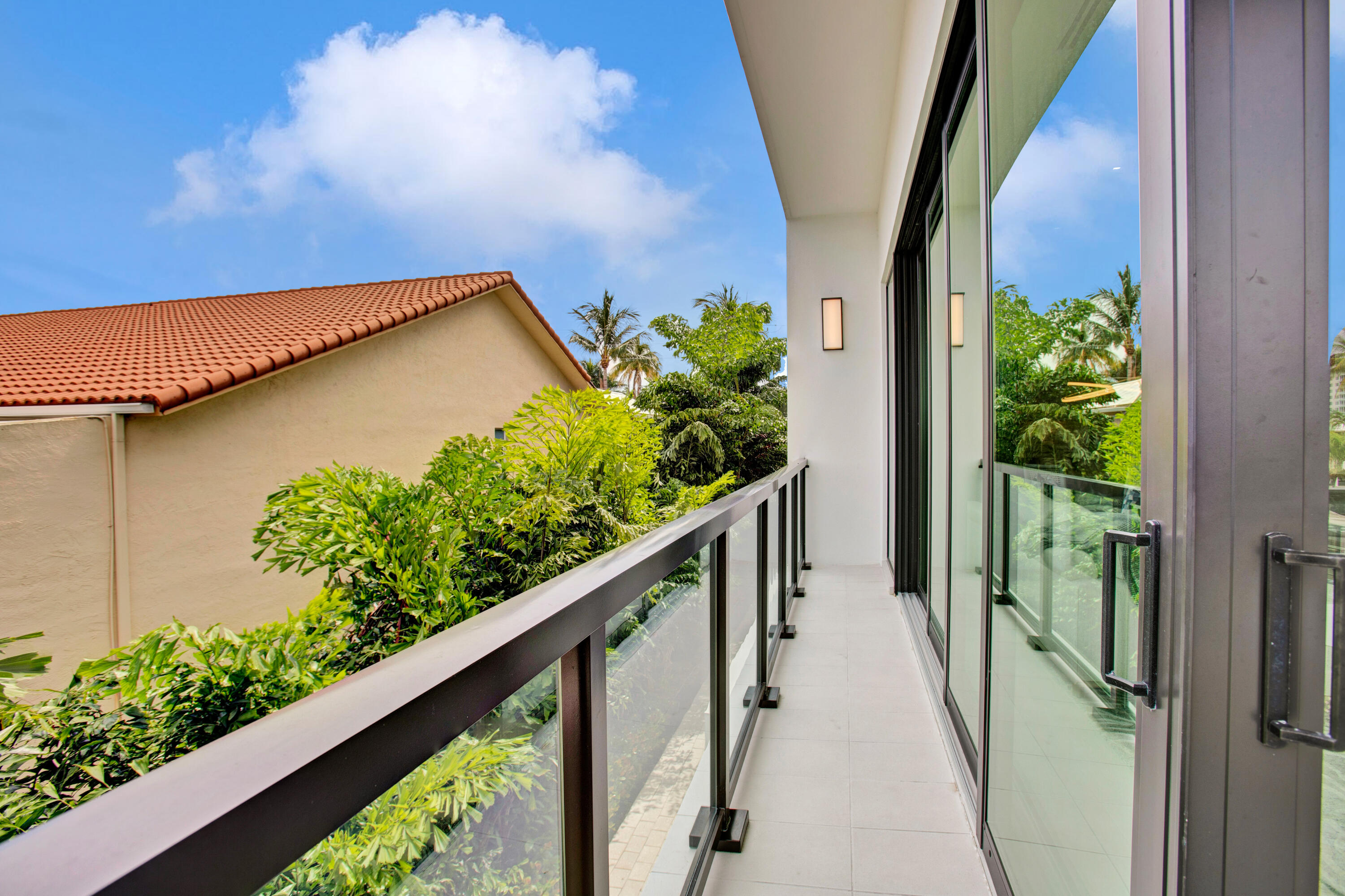 COVE 4 CONDO - Residential