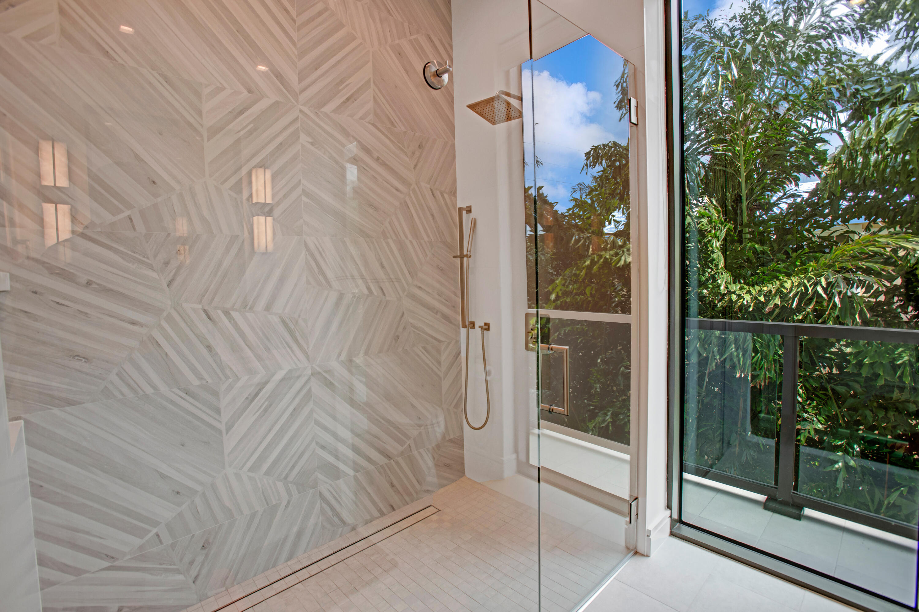 COVE 4 CONDO - Residential