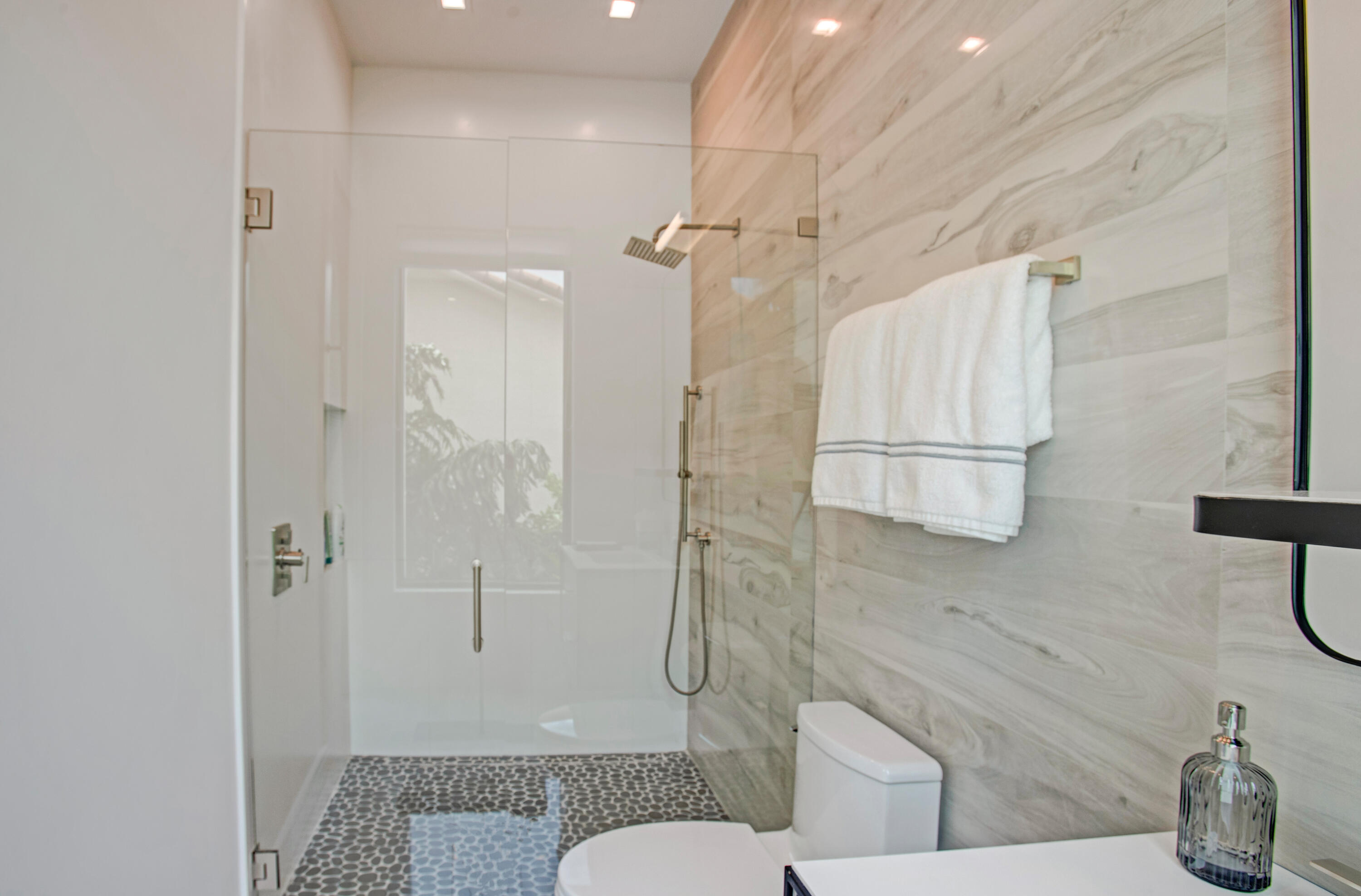 COVE 4 CONDO - Residential