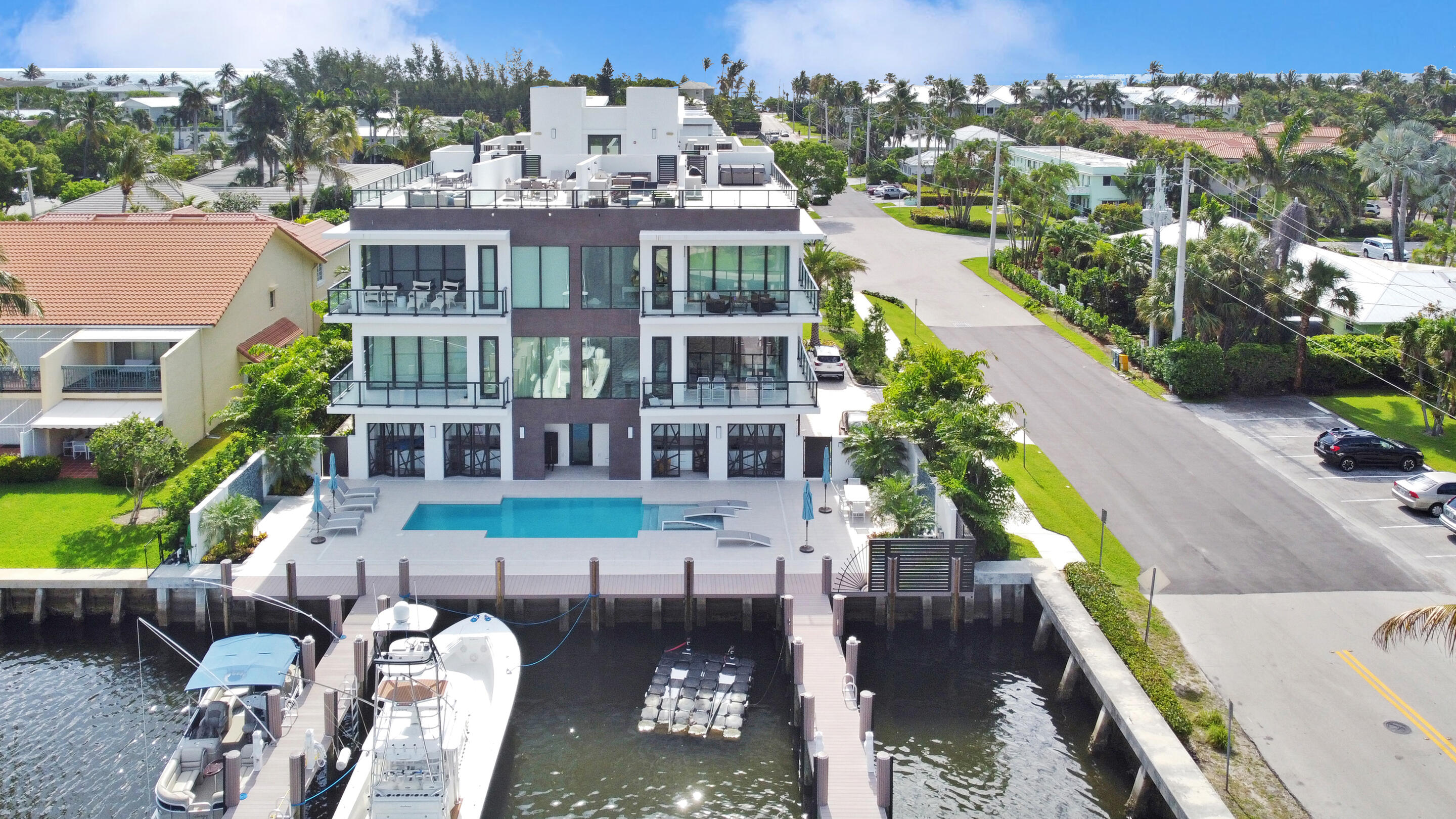 COVE 4 CONDO - Residential