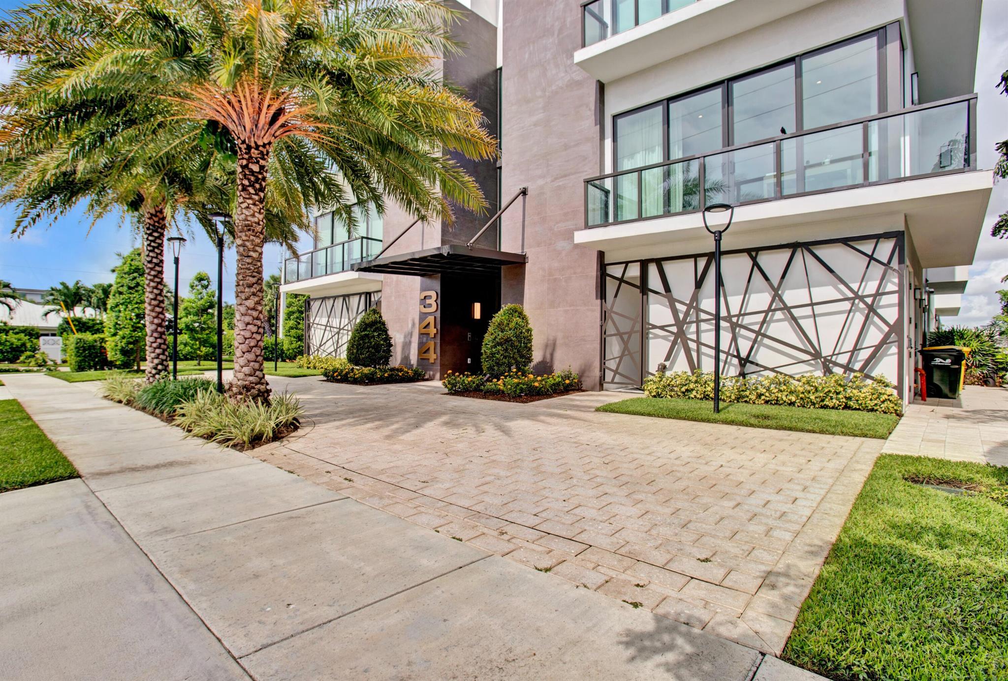 COVE 4 CONDO - Residential