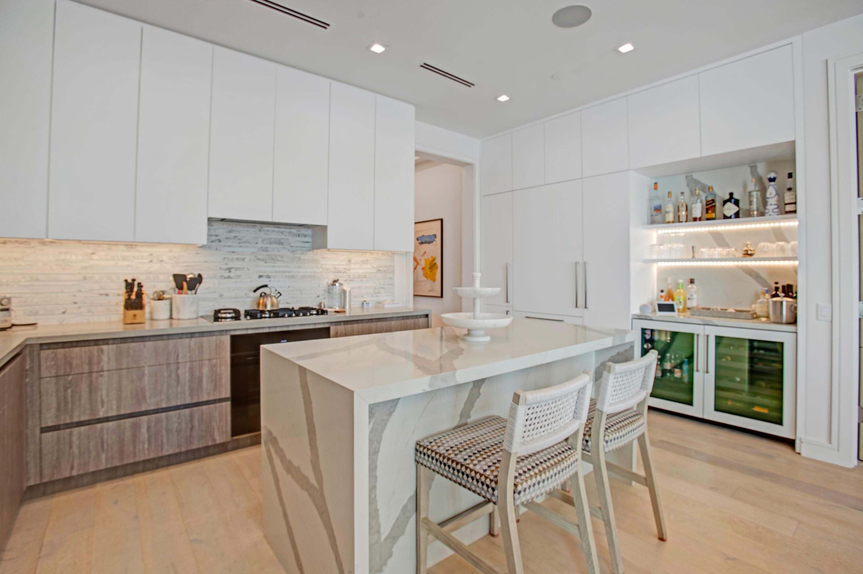 COVE 4 CONDO - Residential