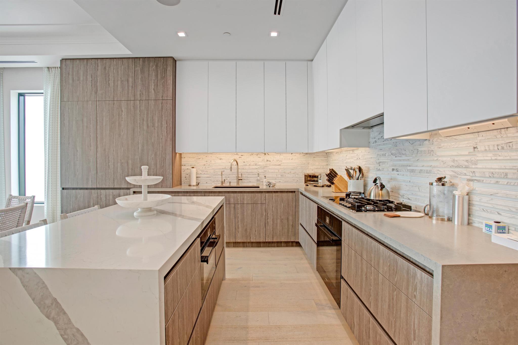 COVE 4 CONDO - Residential