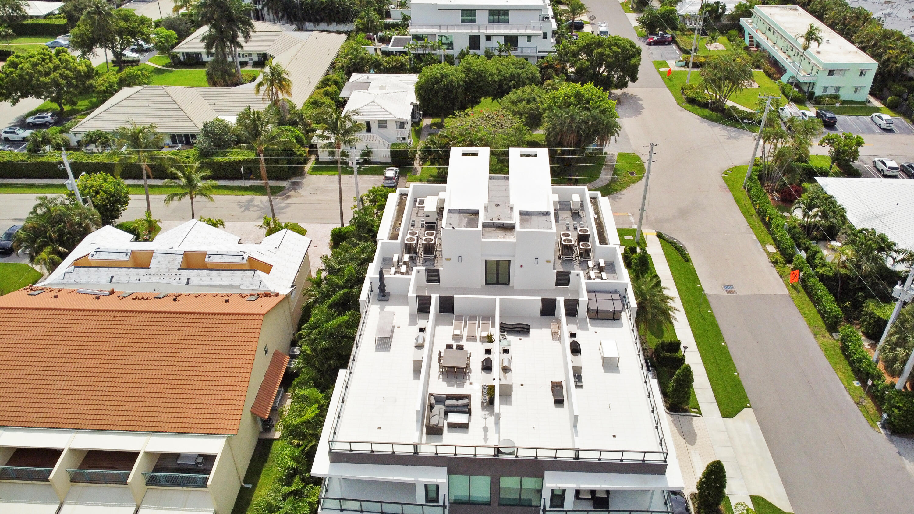 COVE 4 CONDO - Residential