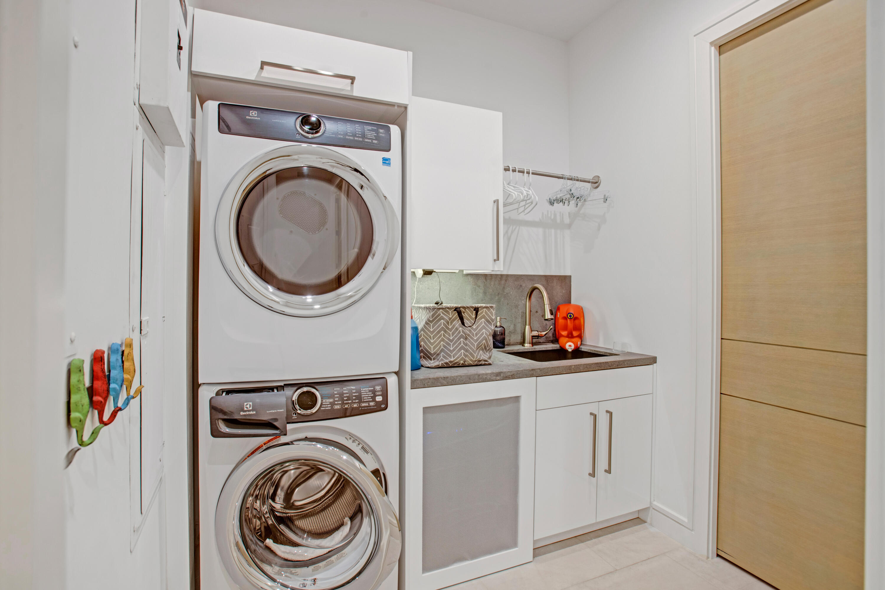 COVE 4 CONDO - Residential