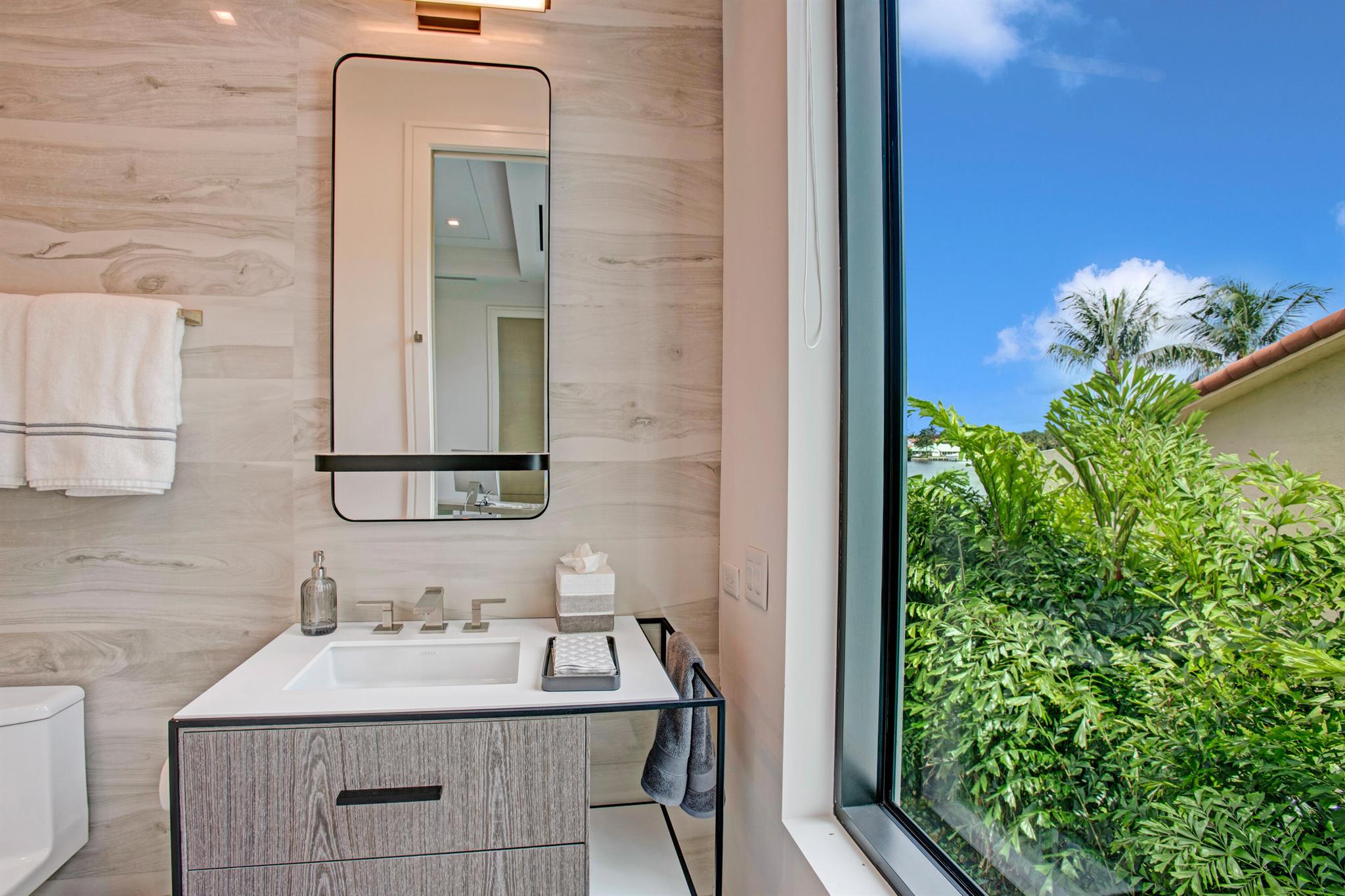 COVE 4 CONDO - Residential