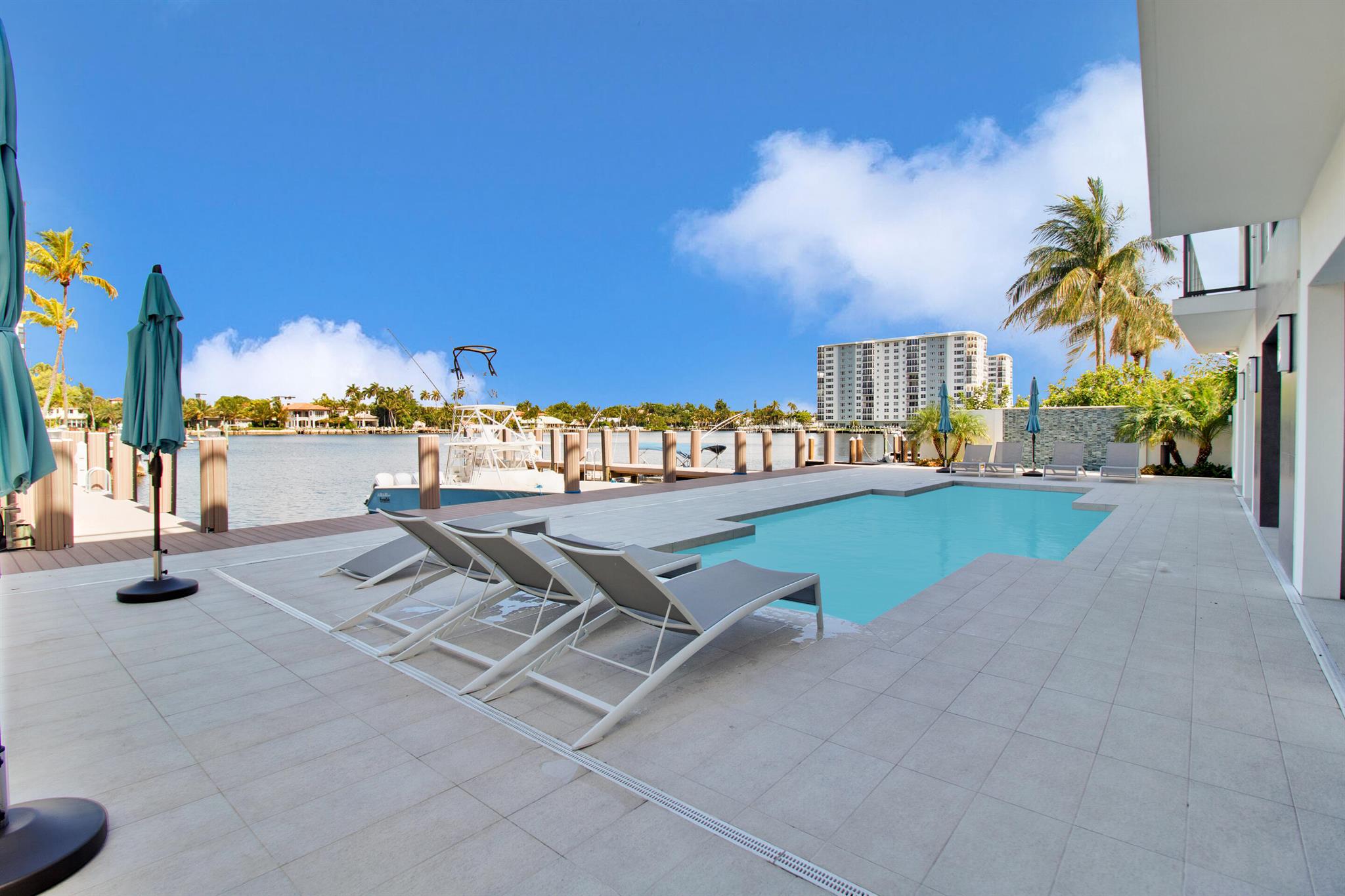 COVE 4 CONDO - Residential