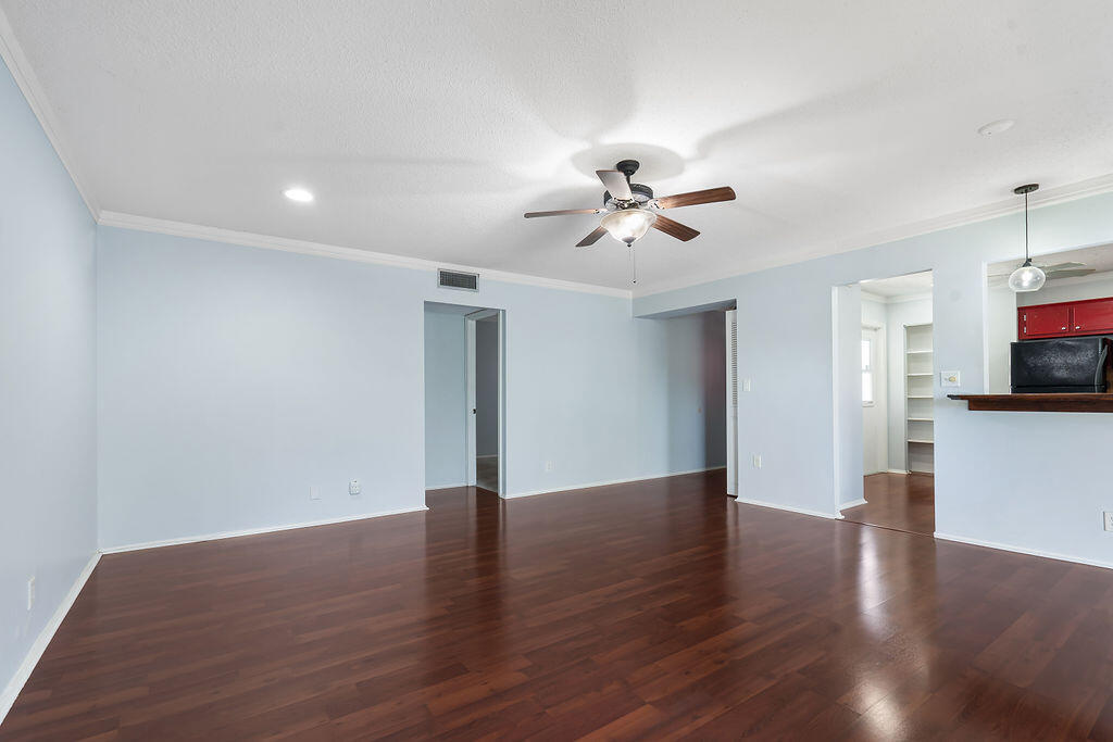 2 Greenway Village N 210