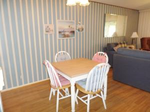 CRESTHAVEN VILLAS CONDO 1 - Residential