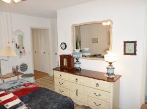 CRESTHAVEN VILLAS CONDO 1 - Residential