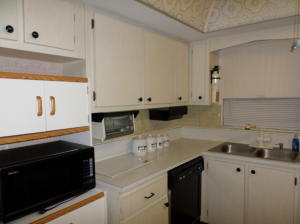 CRESTHAVEN VILLAS CONDO 1 - Residential