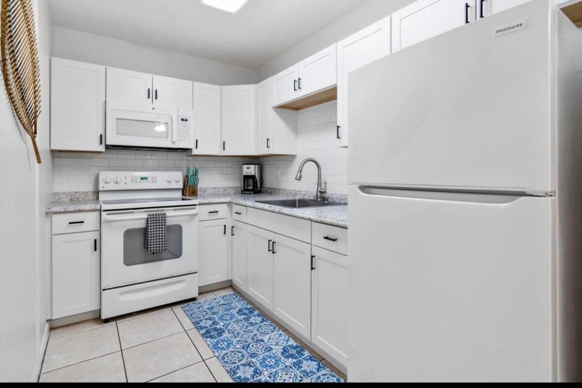 2037 Imperial Apartment - Residential Lease