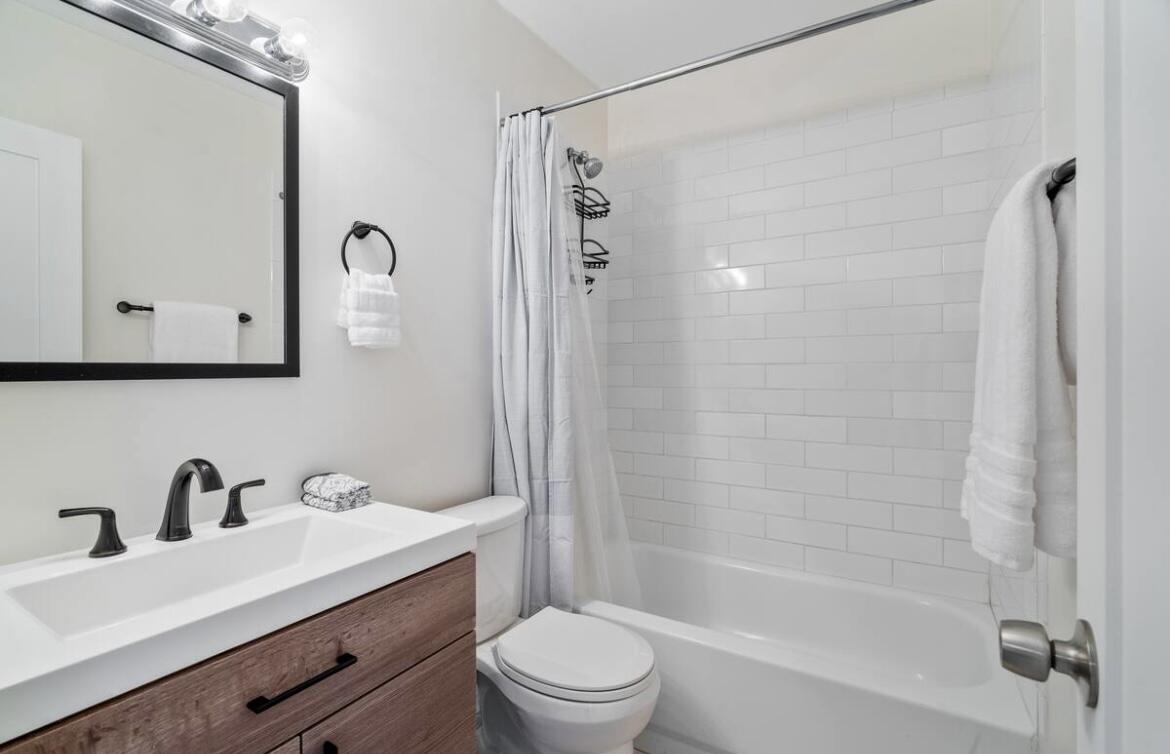 2037 Imperial Apartment - Residential Lease