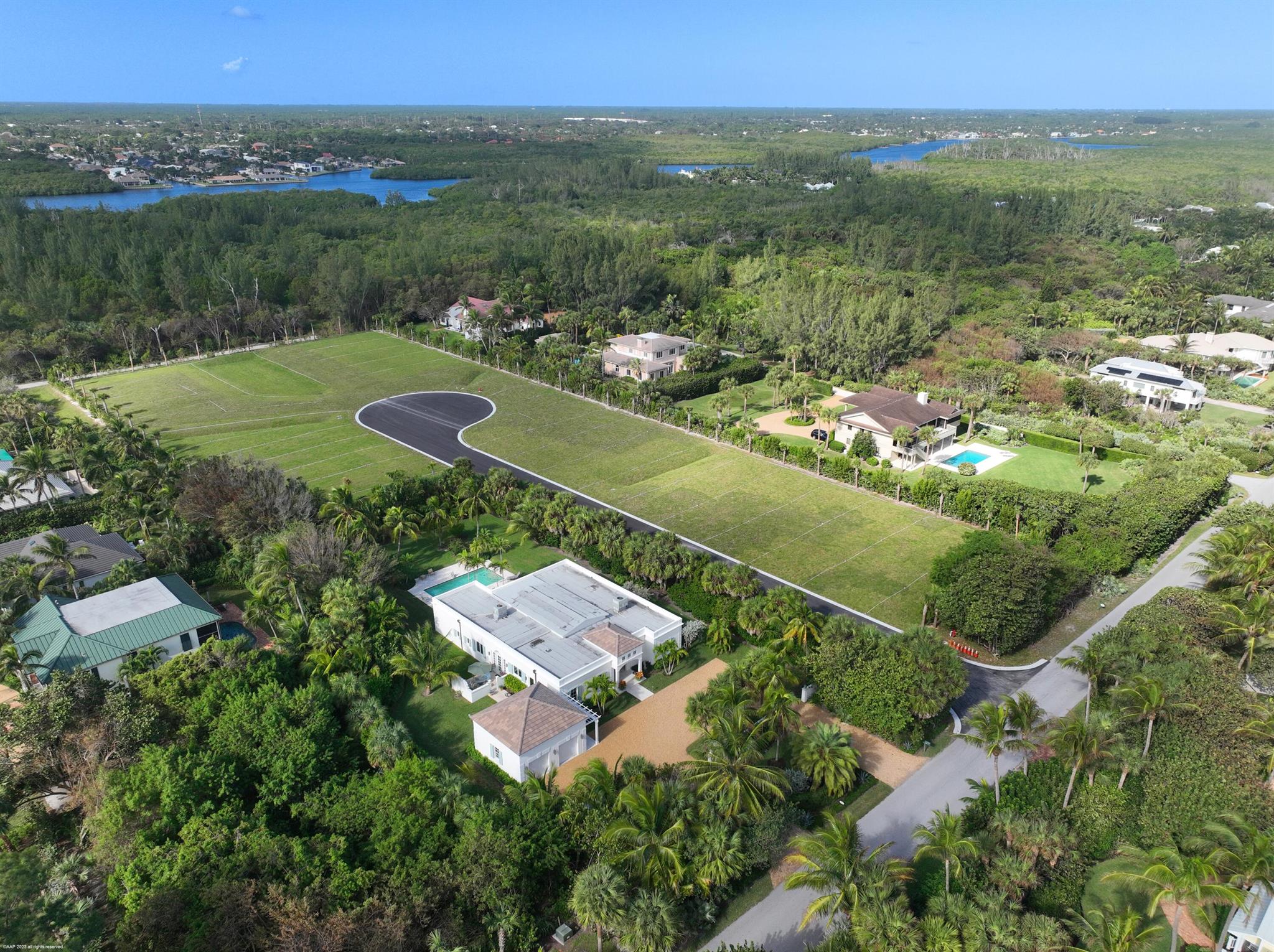 BON AIRE DESIRE - Land