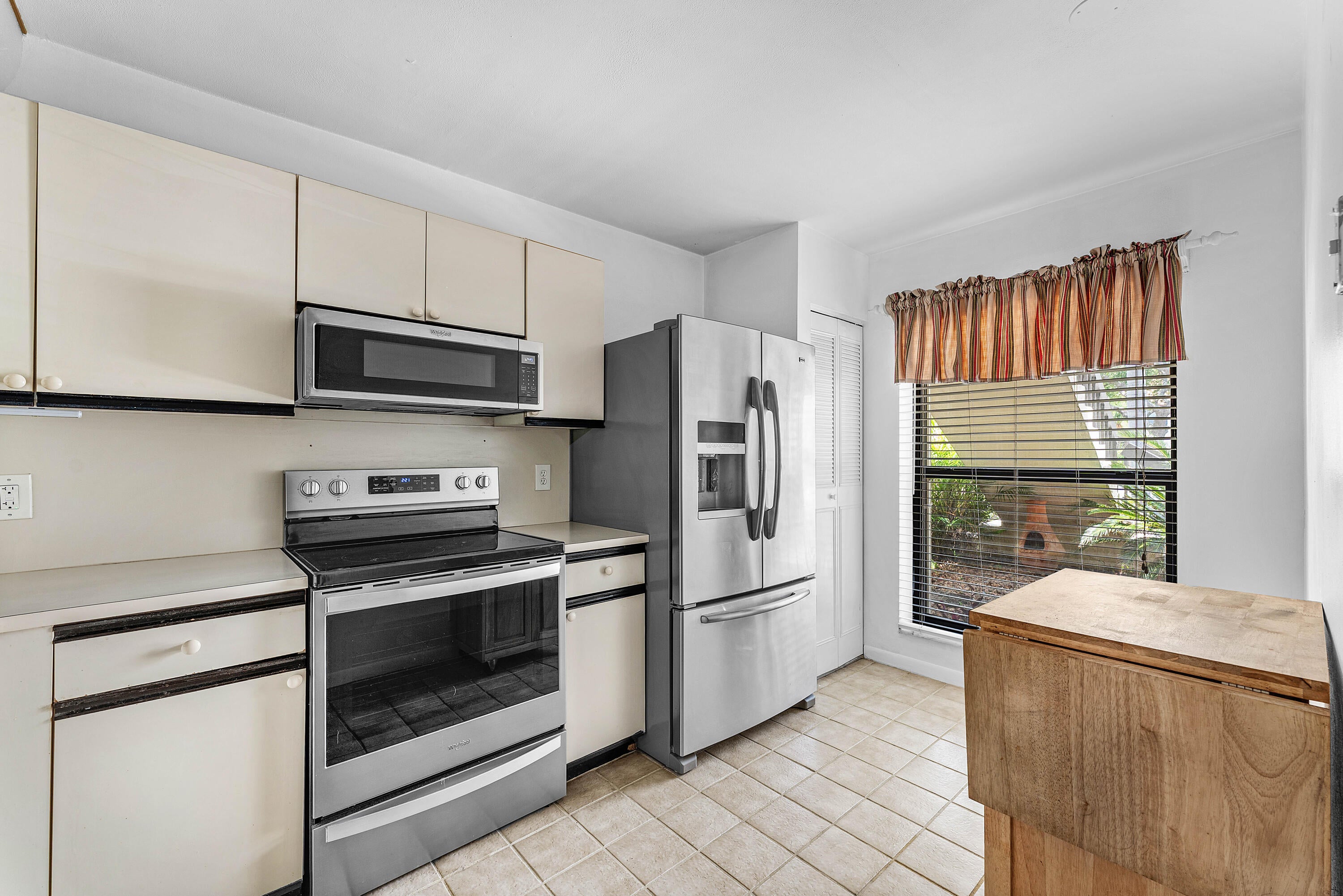 Properties 3349 Lucerne Park Drive