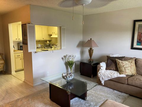 Condominium in Boca Raton FL 156 Suffolk D 10.jpg