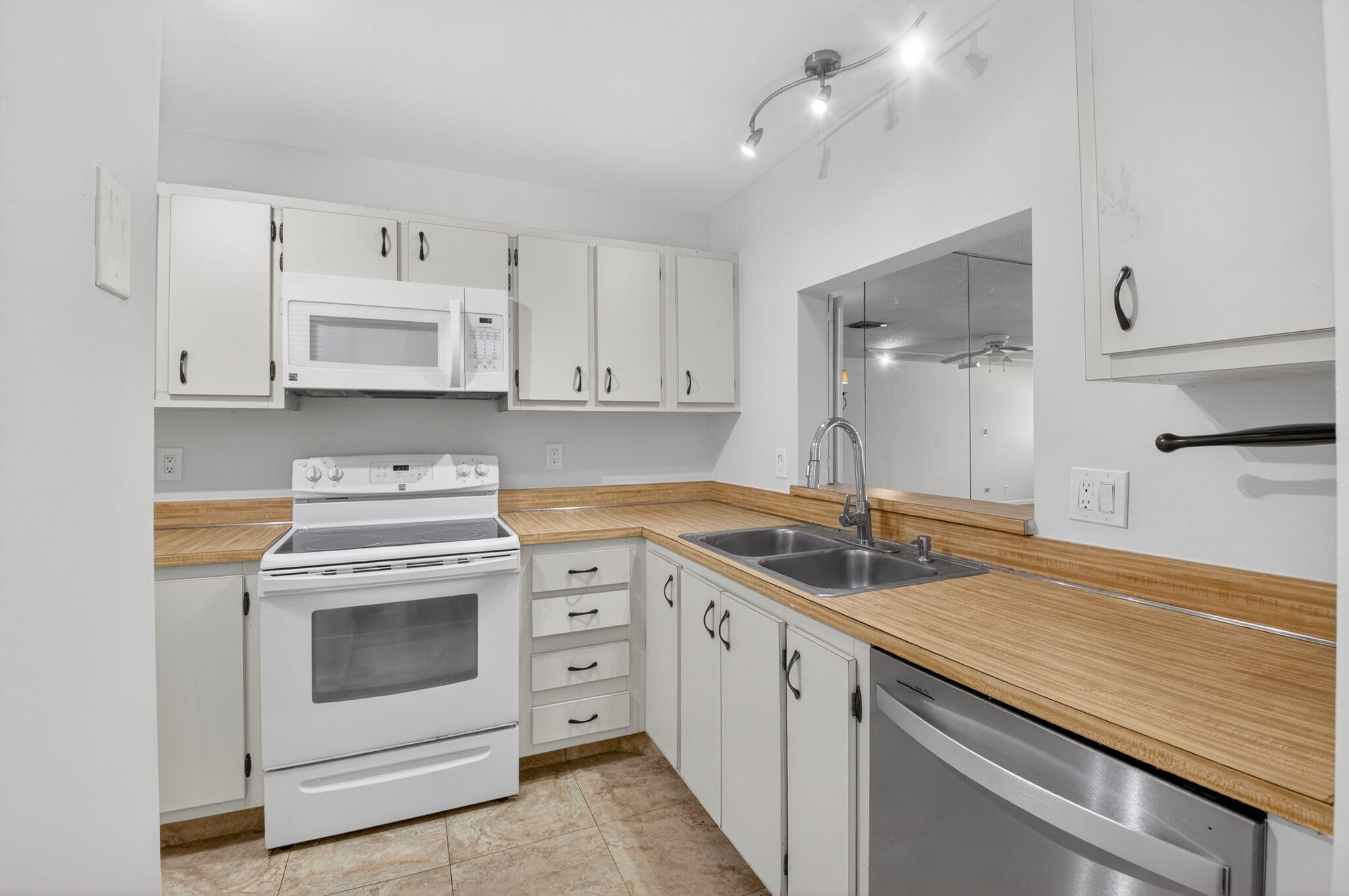 DELRAY OAKS CONDO - Residential