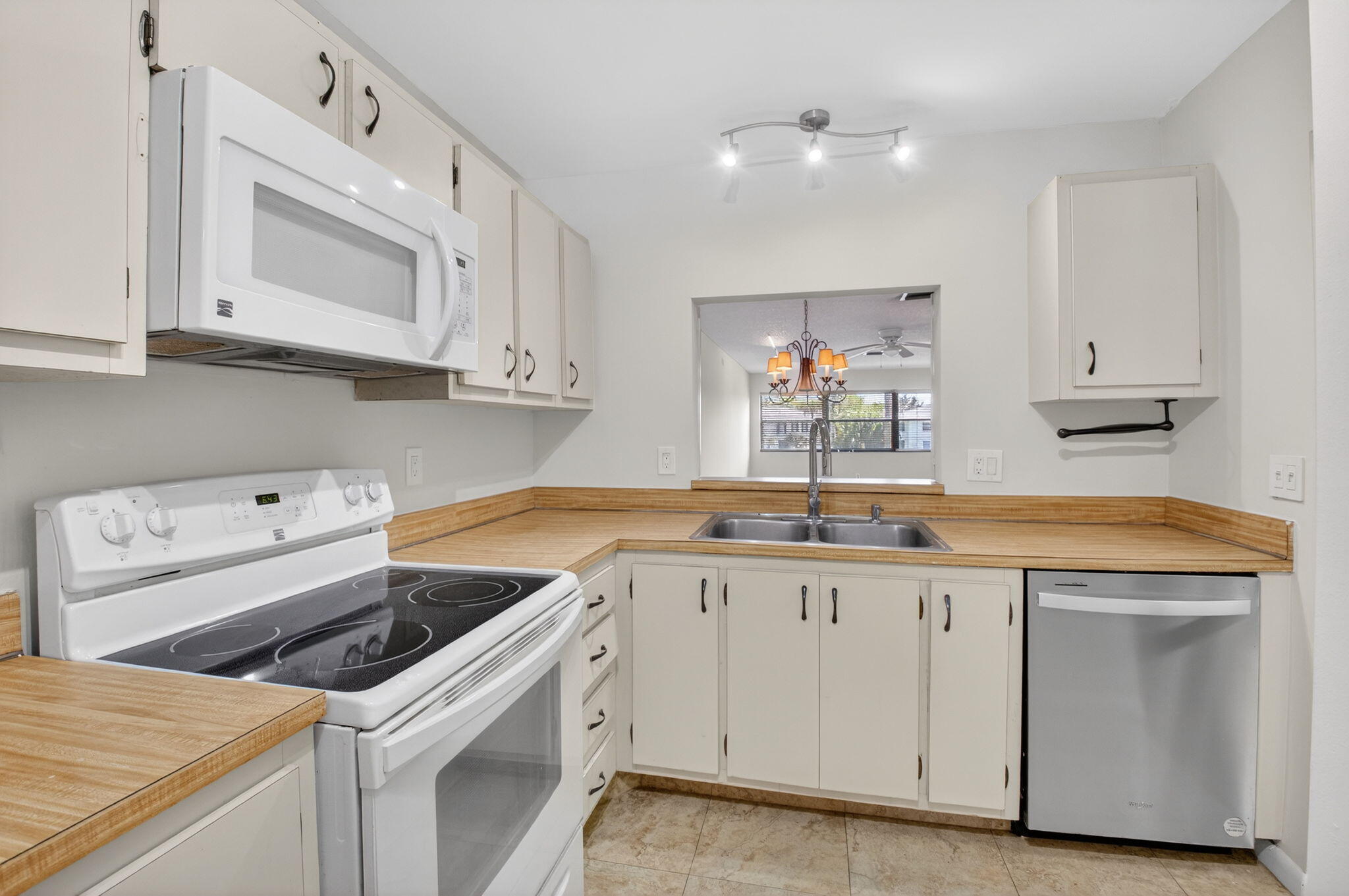 DELRAY OAKS CONDO - Residential