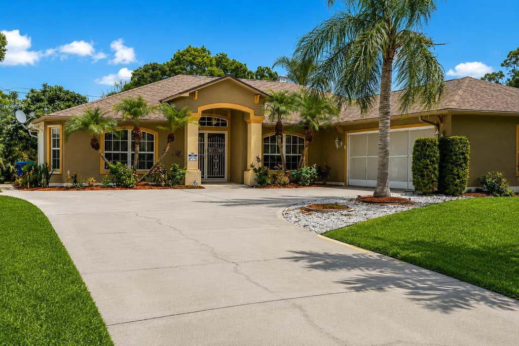 Photo of 173 Easy Street, Sebastian, FL 32958 (MLS # B26060435)