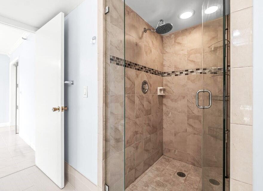 HUNTINGTON LAKES - Residential Lease