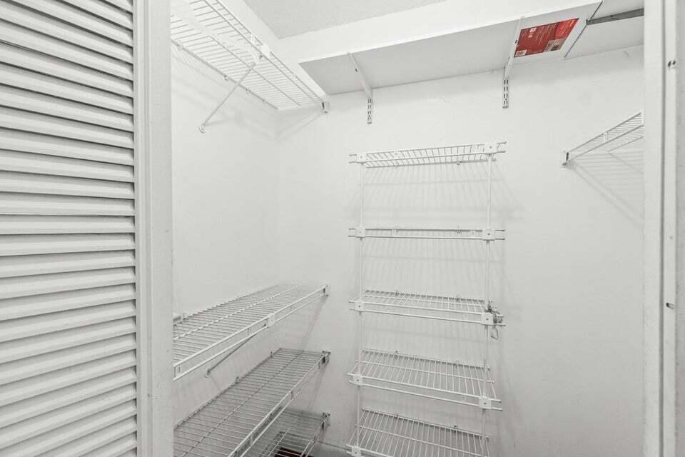 HUNTINGTON LAKES - Residential Lease