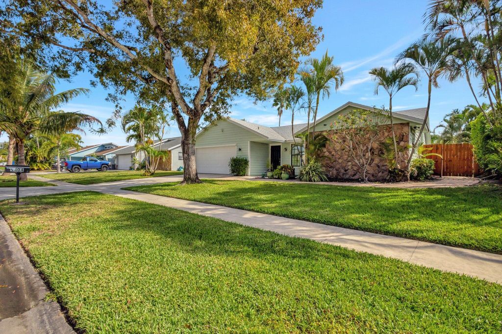 Photo of 9404 Longmeadow Circle, Boynton Beach, FL 33436 (MLS # R11070591)