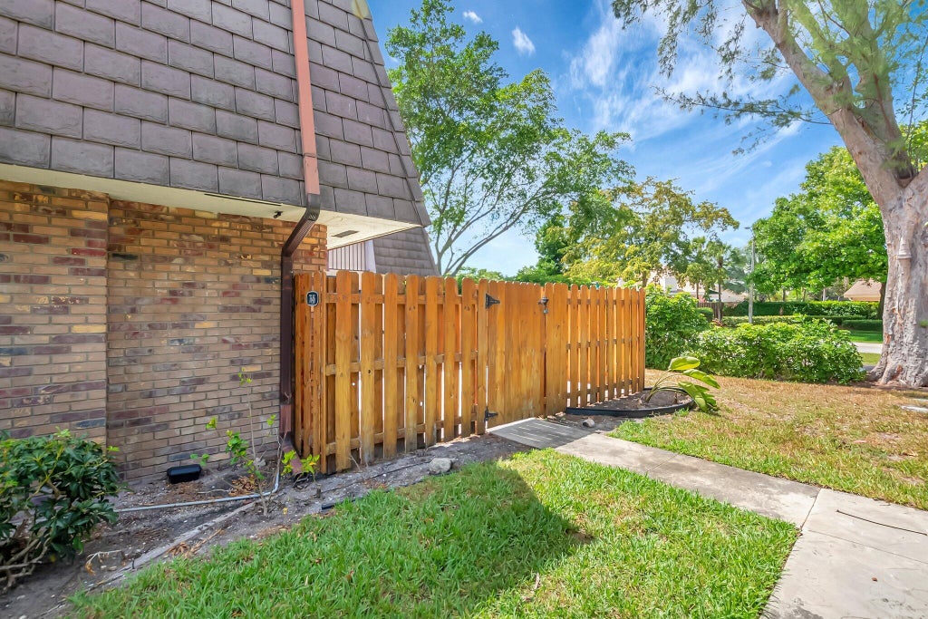 Photo of 7646 Courtyard Run W, Boca Raton, FL 33433 (MLS # R11093744)