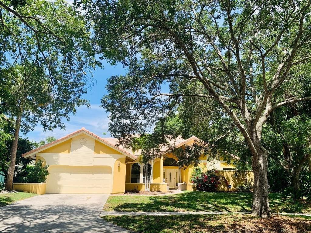 Photo of 18967 Still Lake Drive, Jupiter, FL 33458 (MLS # R10715336)