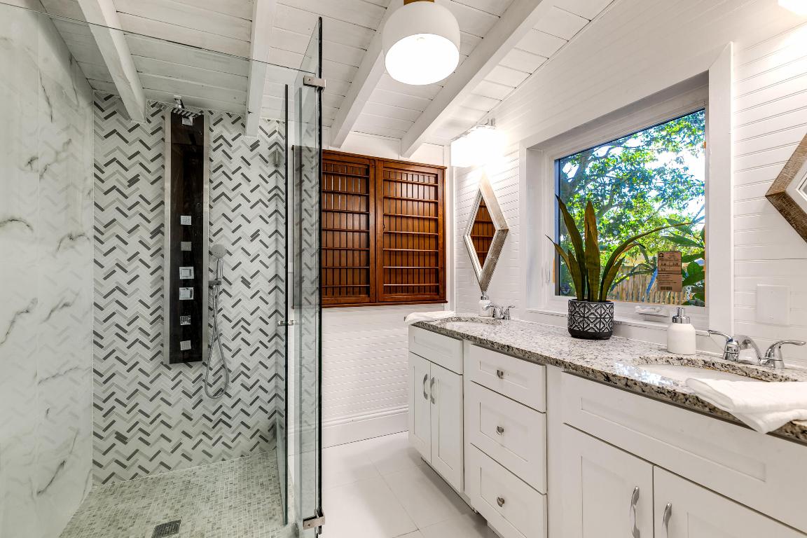 LANTANA HEIGHTS 5 - Residential Lease