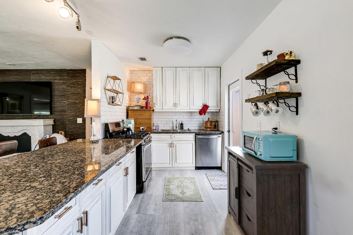 LANTANA HEIGHTS 5 - Residential Lease