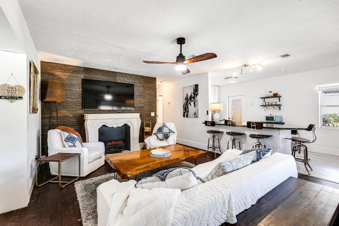 LANTANA HEIGHTS 5 - Residential Lease