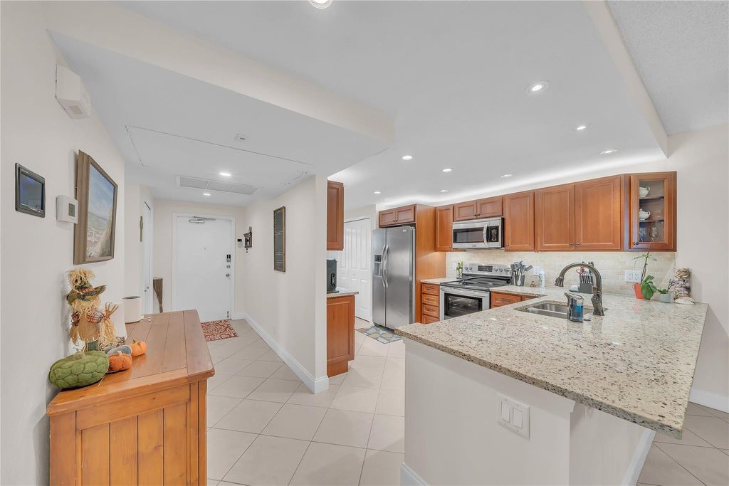 Photo of 550 Oaks Lane #201, Pompano Beach, FL 33069 (MLS # F10463647)
