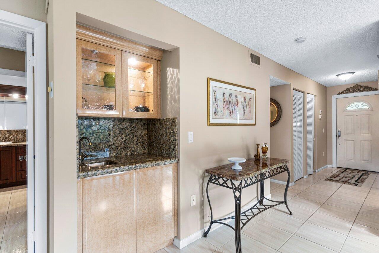 10 Stratford Drive E A